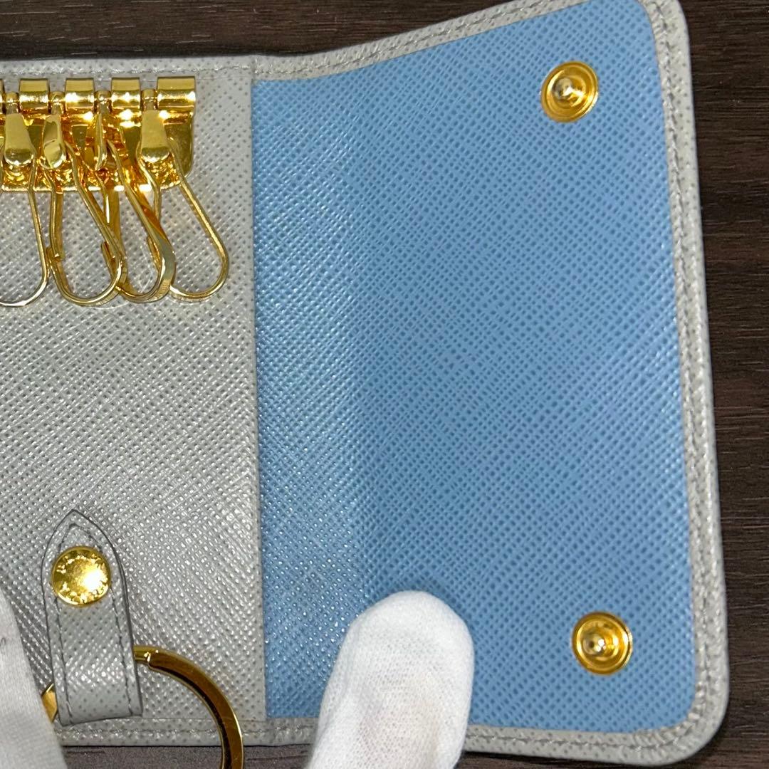 PRADA グレー レザー キーケース