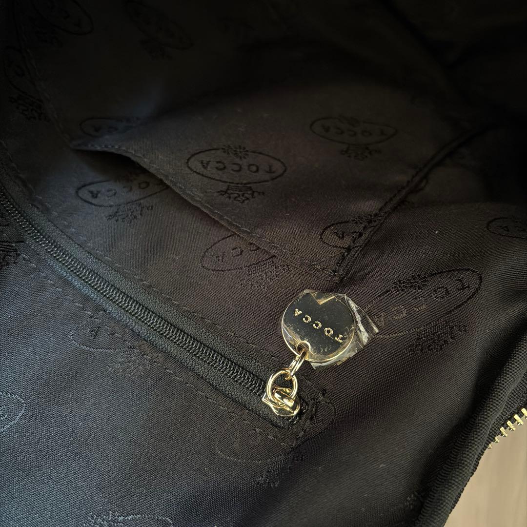 美品 TOCCA 現行品 リュックサック リボン ブラック 黒 A4収納可能