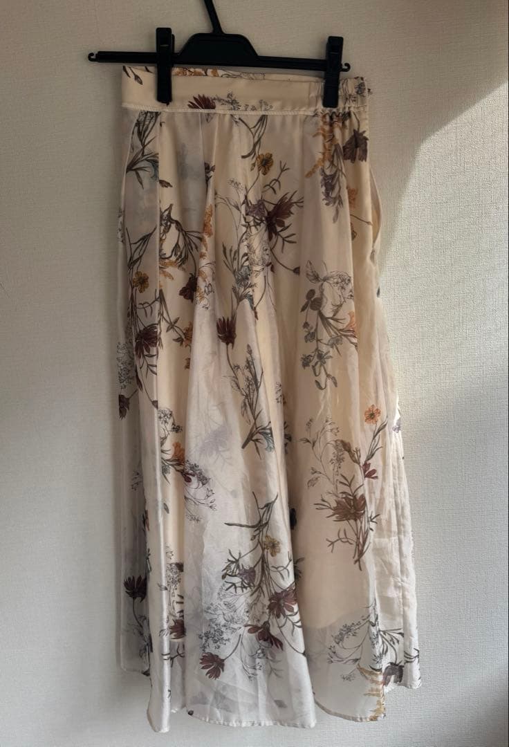 FRAY.ID ボタニカルプリントシアータックスカート