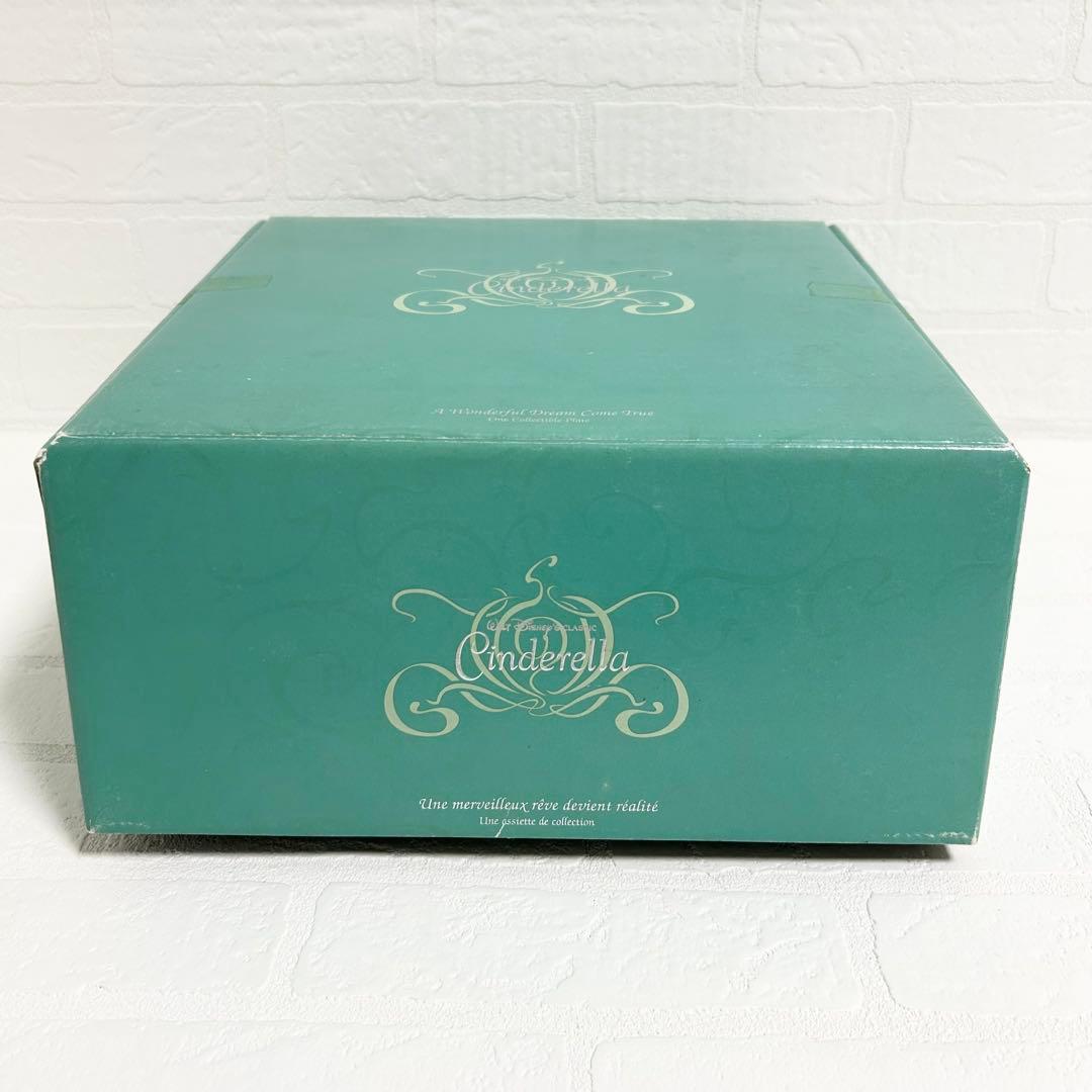 ディズニー　シンデレラ　絵皿　3D イーゼル付き