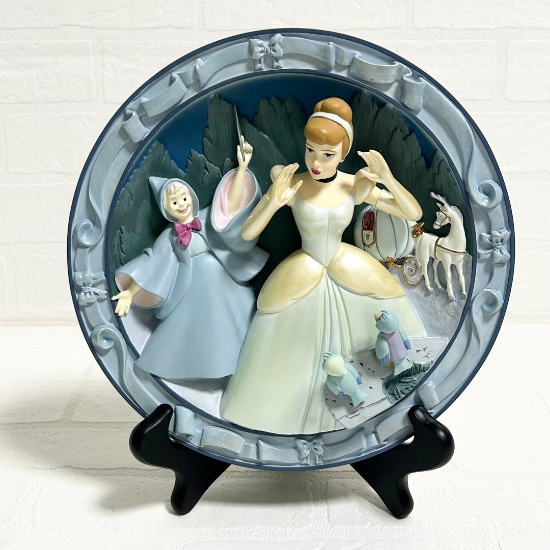 ディズニー　シンデレラ　絵皿　3D イーゼル付き
