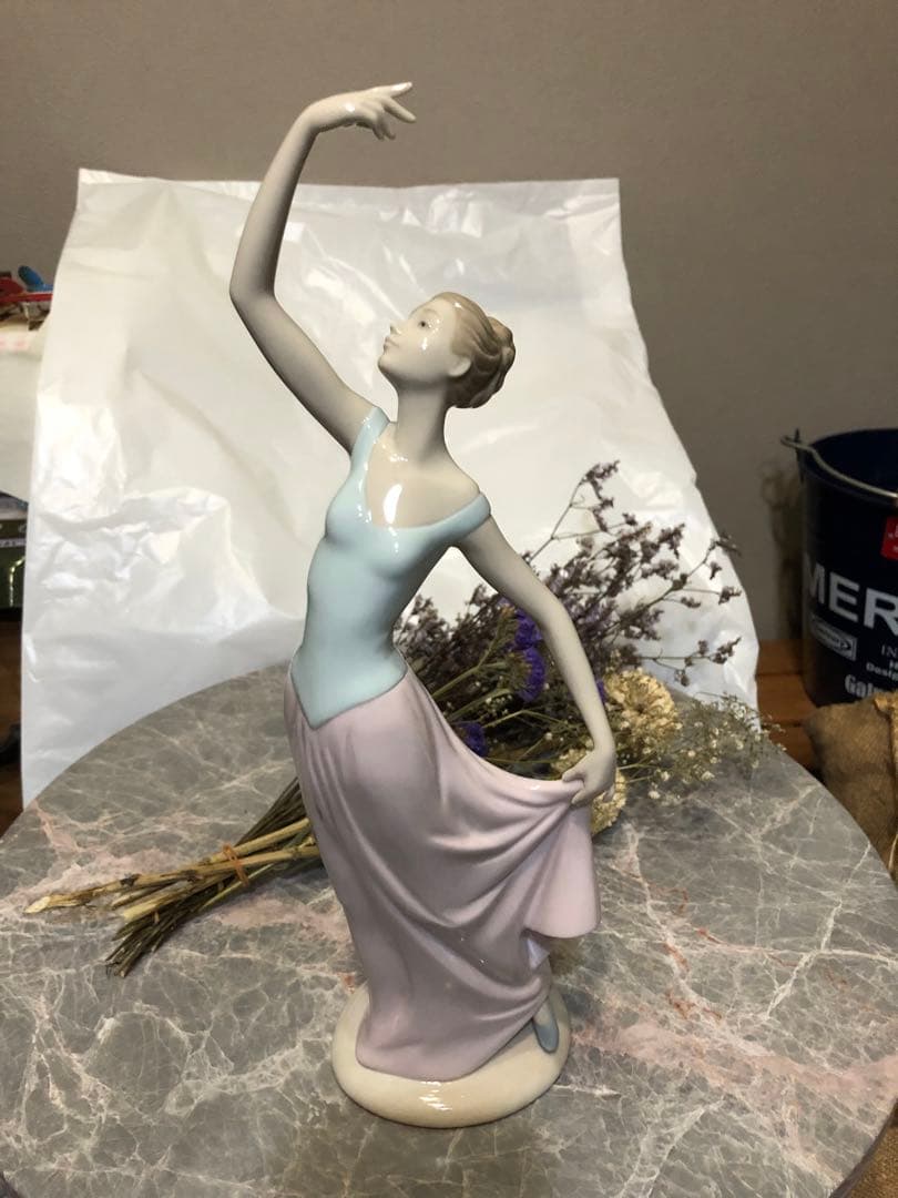 リヤドロ ナオ NAO 「踊り終えて」【02001204】 - メルカリ