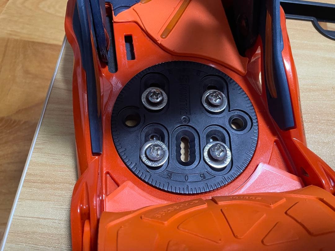 SALOMON HOLOGRAM SHADOW スノーボードビンディング