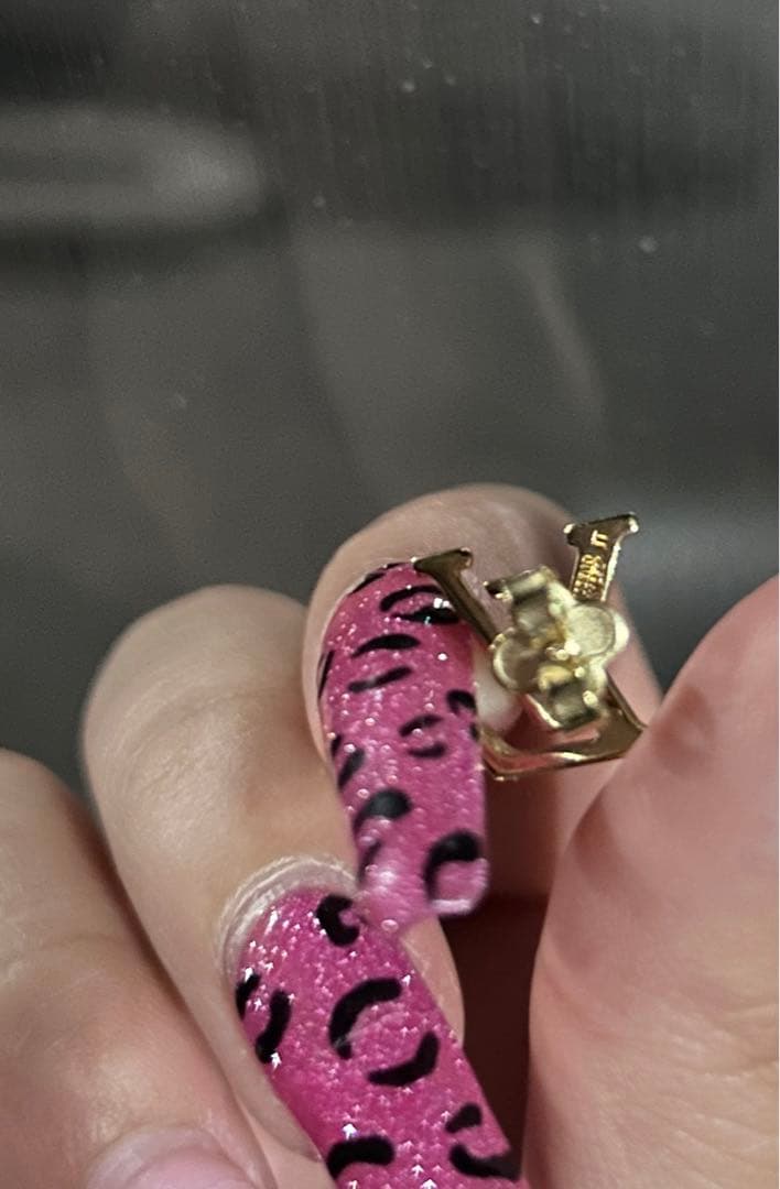 LOUIS VUITTON ルイヴィトン　ピアス　LVロゴ片耳用