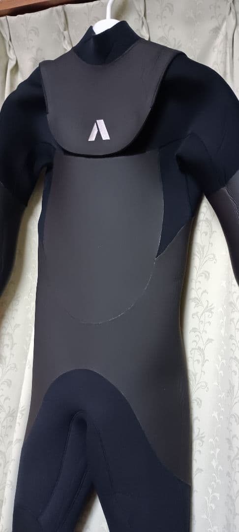 【セミドライ　ウエットスーツ】エアタイト　Mサイズ