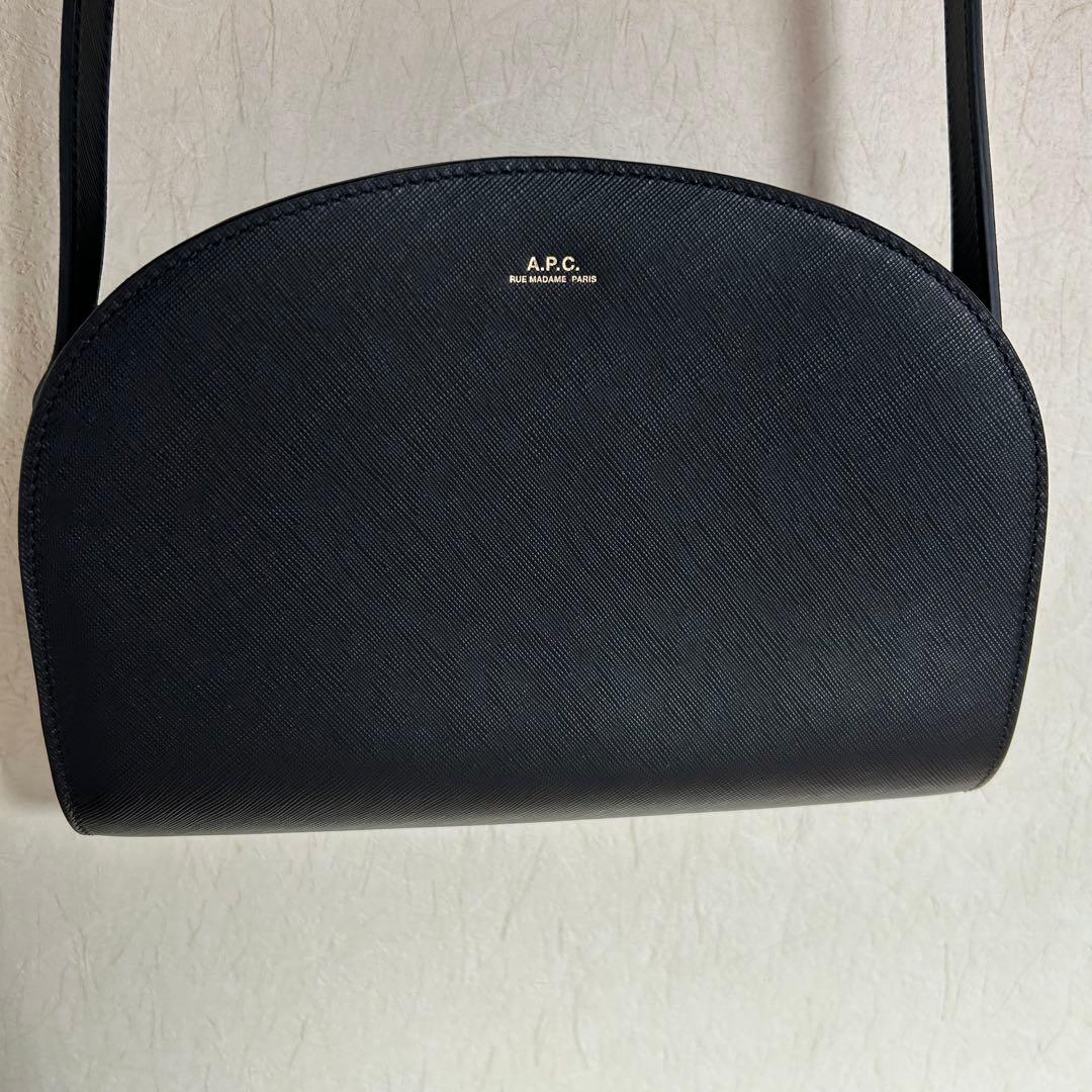 APCショルダーバッグ ハーフムーン