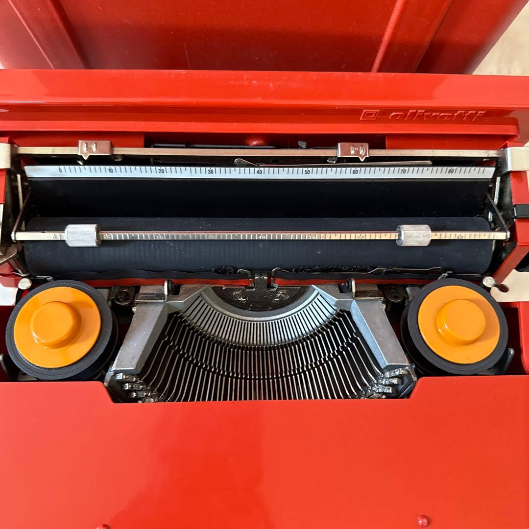 【希少】 Olivetti　valentine　タイプライター　f409