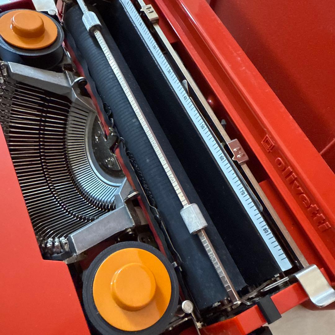 【希少】 Olivetti　valentine　タイプライター　f409
