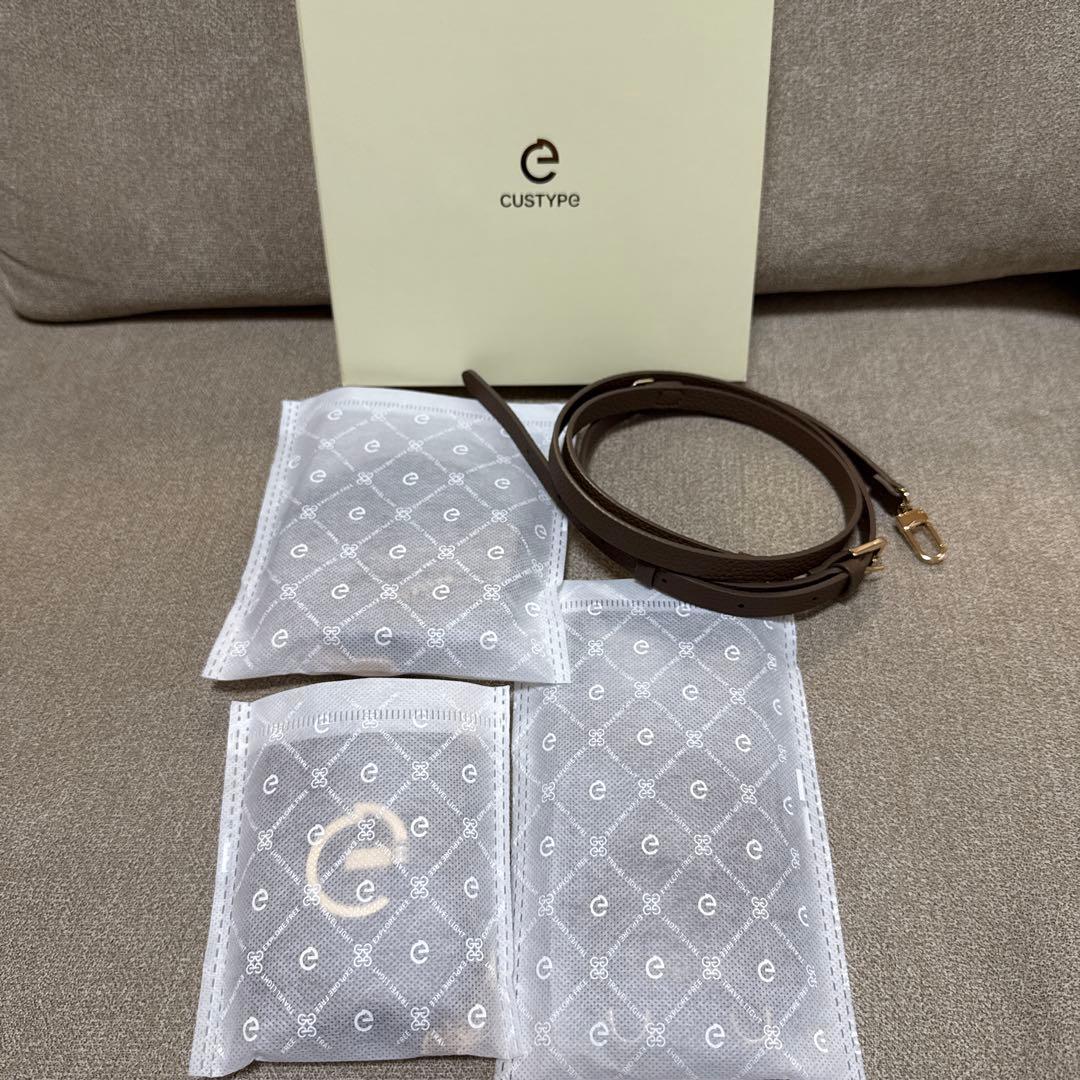 CUSTYPE iPhone用レザー調ケース モカ　iPhone16pro