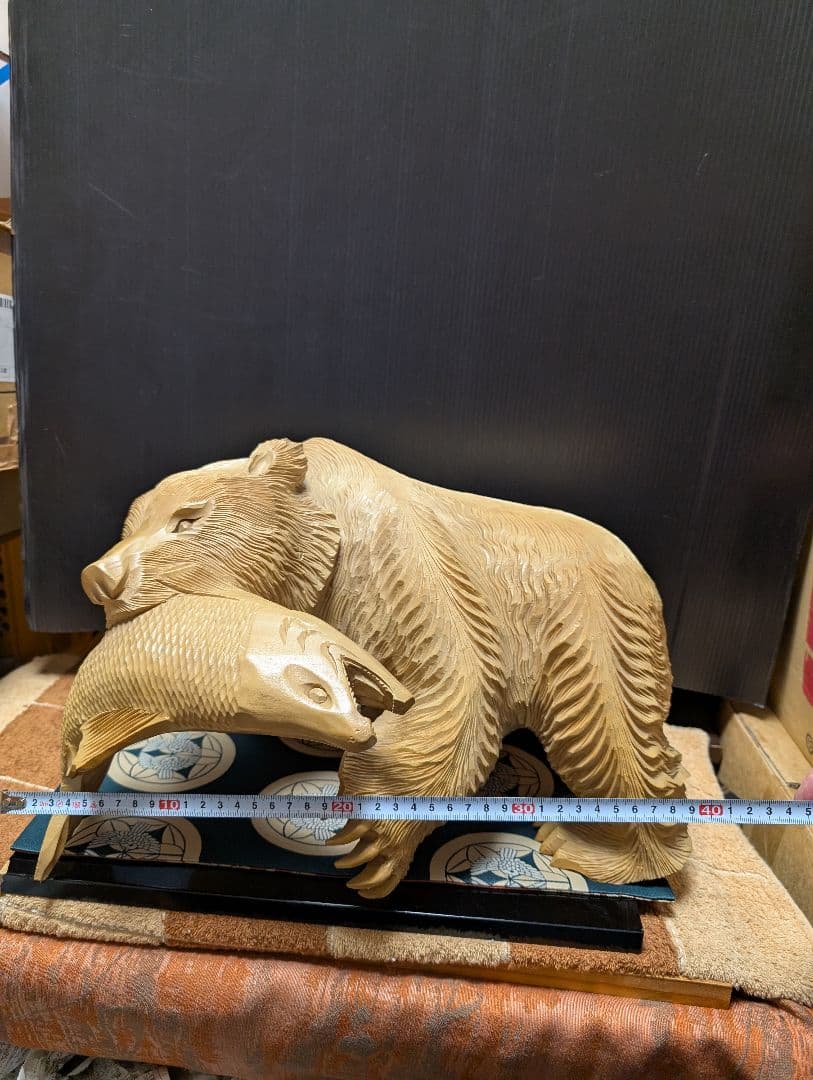 木彫りアンティック木製クマと魚の彫刻 約30cm白色珍しい白貴重品の