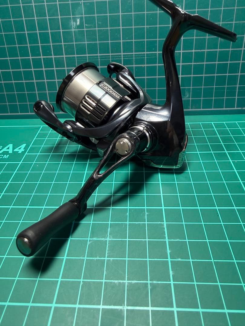 シマノ 19ヴァンキッシュ c2000SSS エリアトラウト スピニングリール