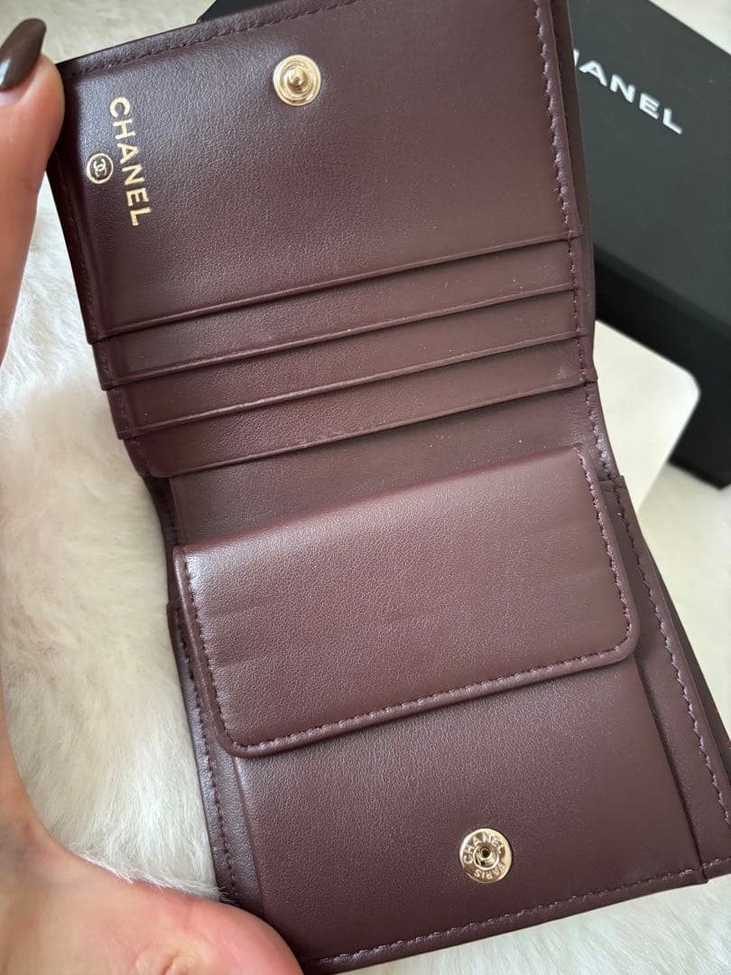 美品　CHANEL 本物　二つ折り財布　ブラック