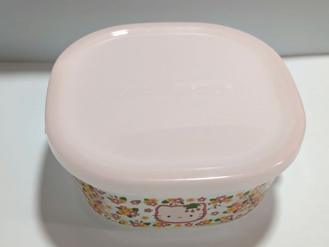 超希少！　ハローキティ　野イチゴ　ガラス保存容器　IWAKI　日本製　レンジ可