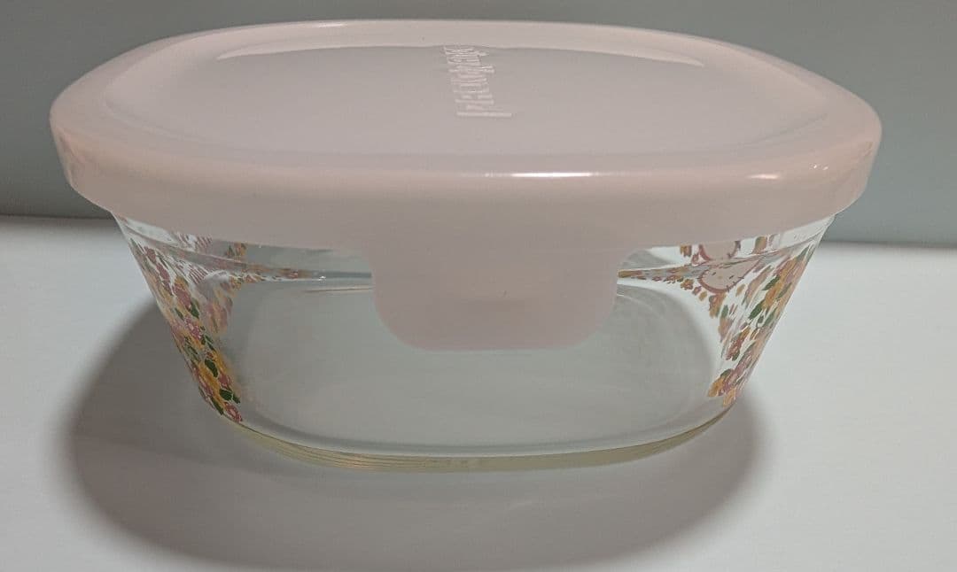 超希少！　ハローキティ　野イチゴ　ガラス保存容器　IWAKI　日本製　レンジ可