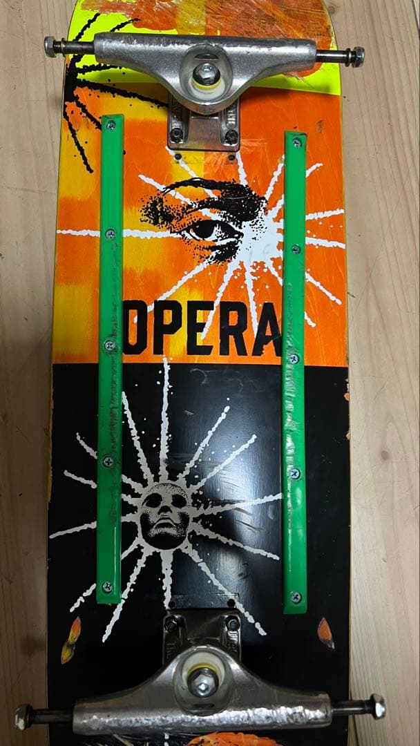 スケボーデッキ2本、トラックセット(バラ売り不可) - メルカリ