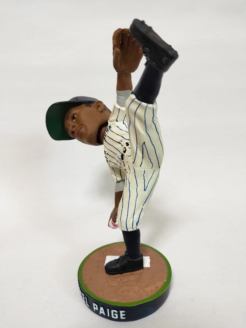 サチェル・ペイジ／”ニューヨークブラックヤンキース” ボブルヘッド人形