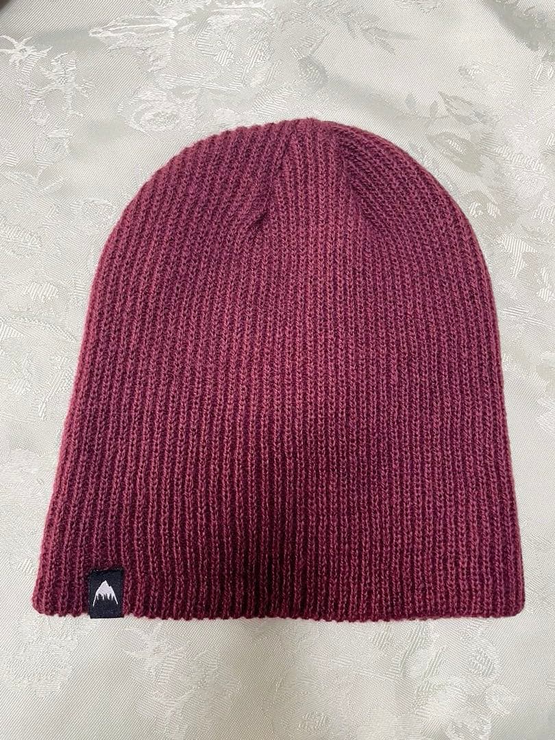 新品　バートン　キッズスノーボード上下セットとグローブとニット帽の4点セット