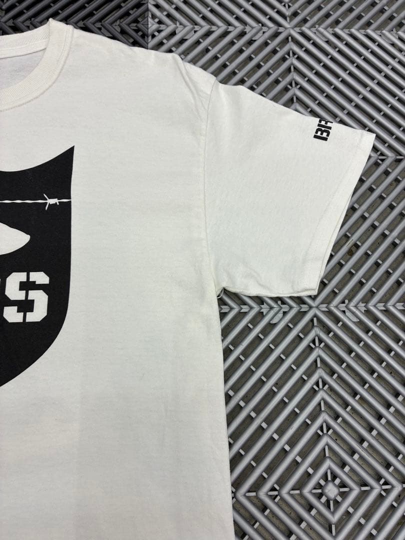 希少！限定！M！ホワイト！デプス×バスブリゲード ダブルネーム ロゴ T