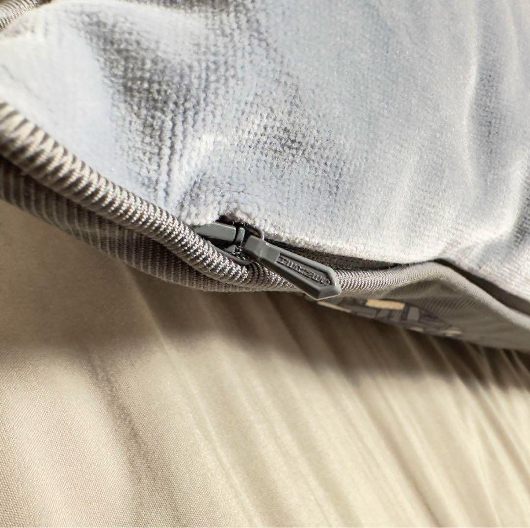 《新品未使用タグ付き》HERMES エルメス 刺繍 クッション