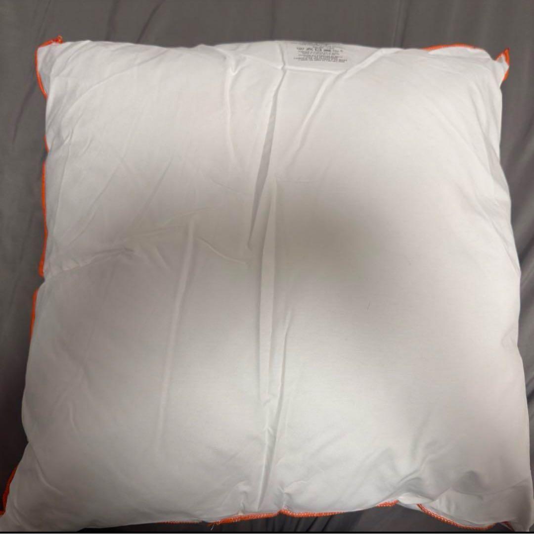 《新品未使用タグ付き》HERMES エルメス 刺繍 クッション