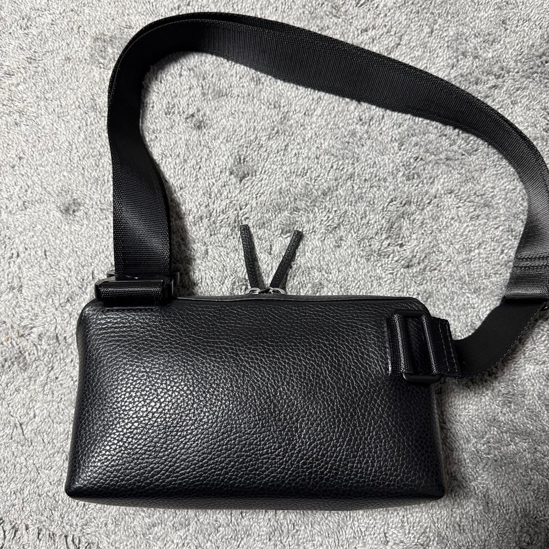 GRAMS28] 157 エッセンシャル・クロスボディバック - メルカリ