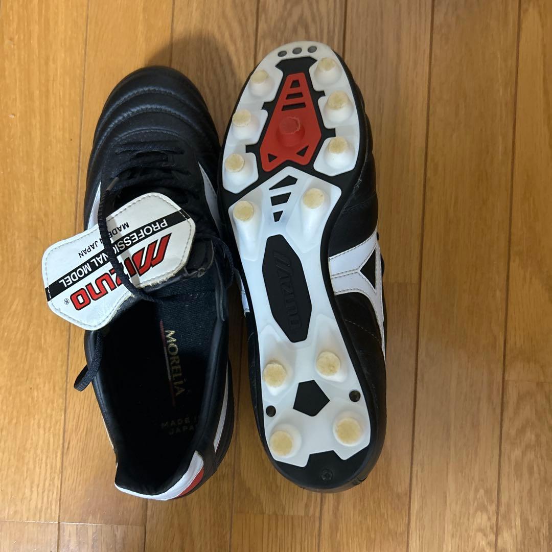 ミズノ モレリア サッカーシューズ ブラック/ホワイト　紐ゼログライドです！