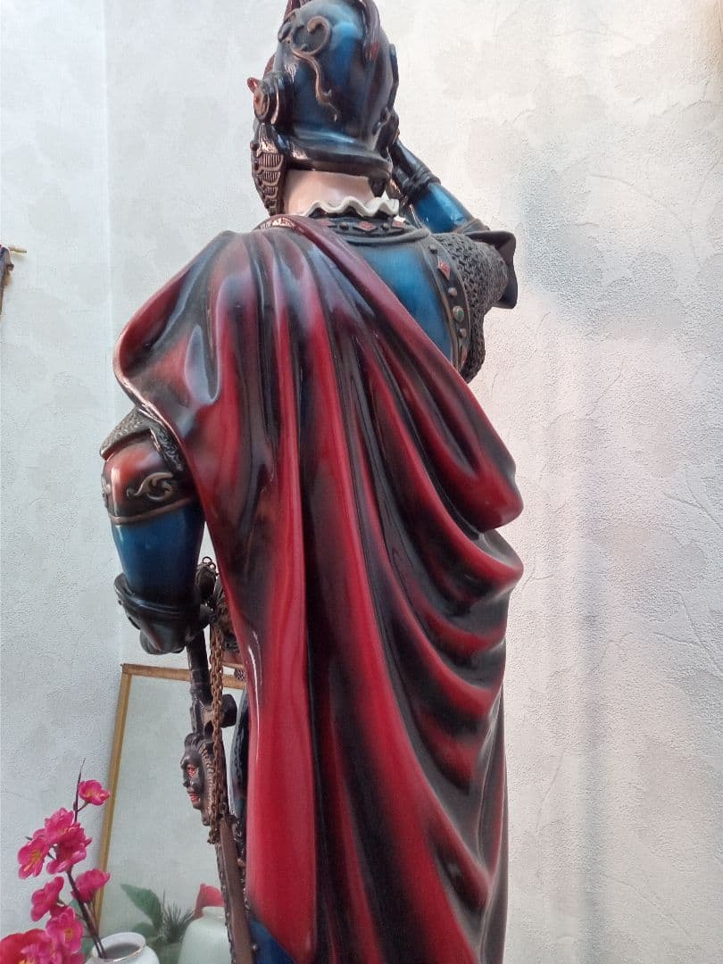 アイヴァンホー黒騎士像