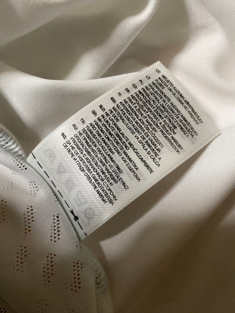 長谷部誠　直筆サイン入りヴォルフスブルクユニフォーム 直筆サインポストカード付き