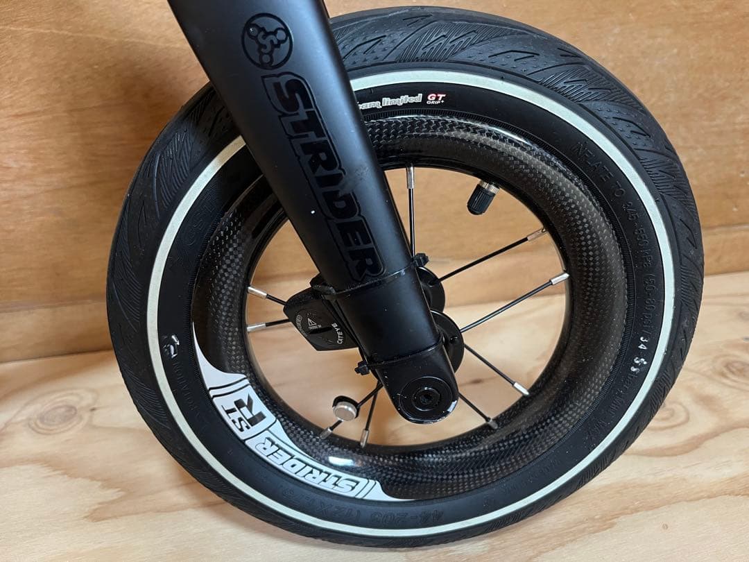 1/12まで！新春お値下げ‼︎ ストライダー　STR カーボン