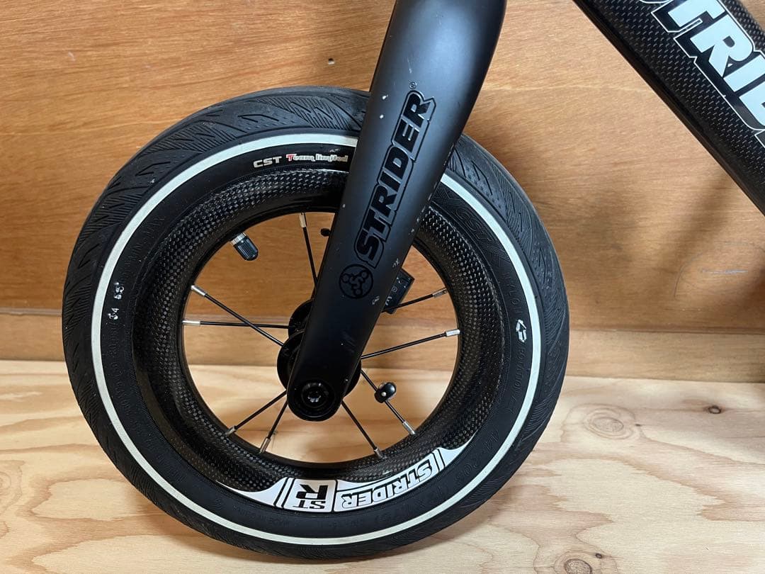 1/12まで！新春お値下げ‼︎ ストライダー　STR カーボン