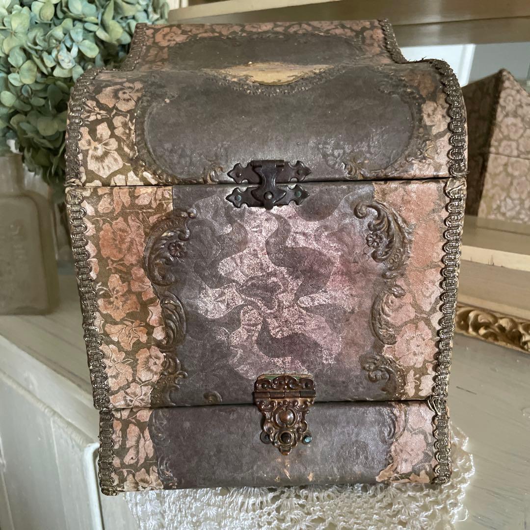 フレンチアンティーク　カルトナージュボックス