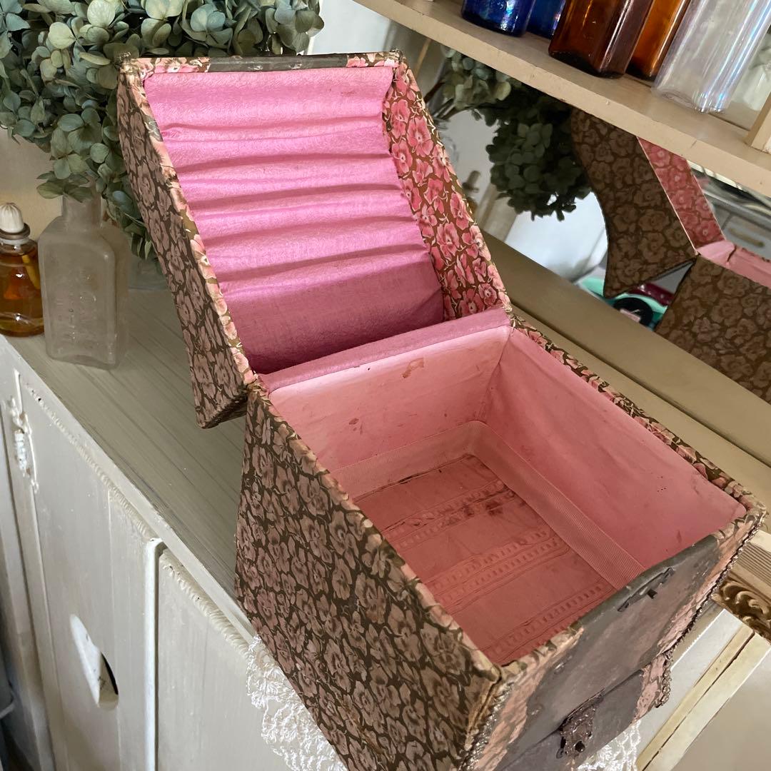 フレンチアンティーク　カルトナージュボックス