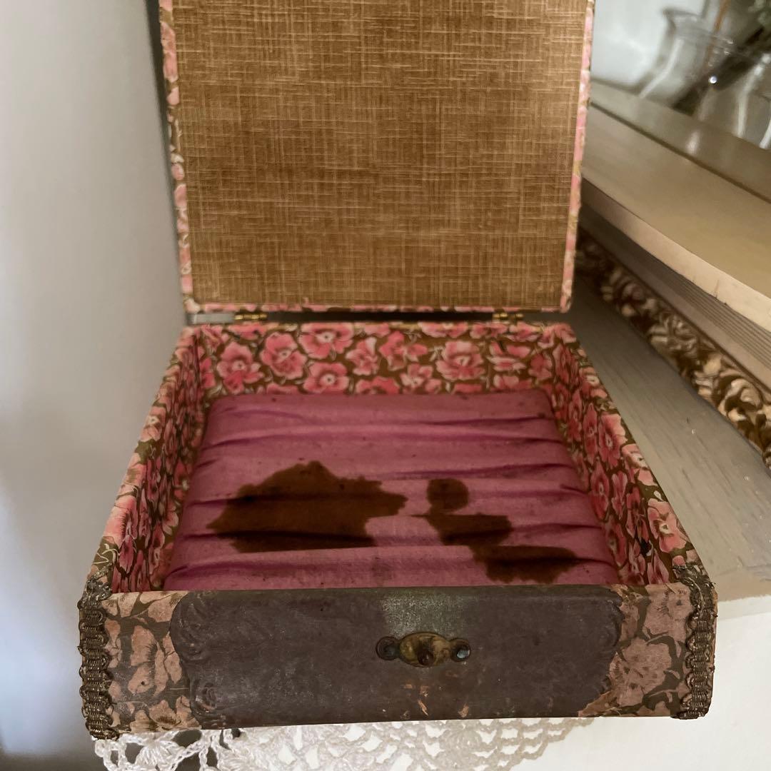 フレンチアンティーク　カルトナージュボックス