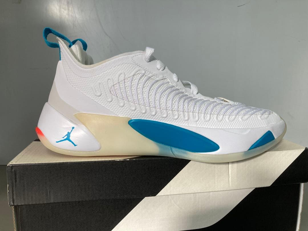 NIKE ルカ1 luka1 ホワイト/ネオターコイズブルー