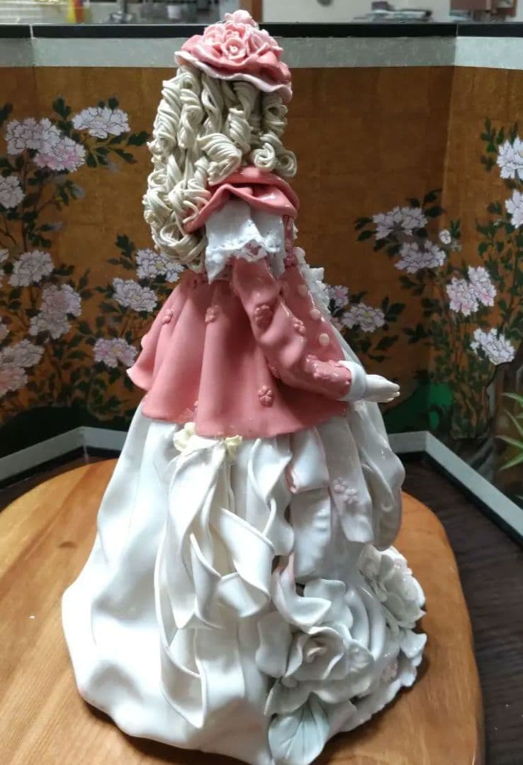 ロマンドール 一点物　陶器人形 ハンドメイド 置物 鷹狩りの貴婦人　西洋人形