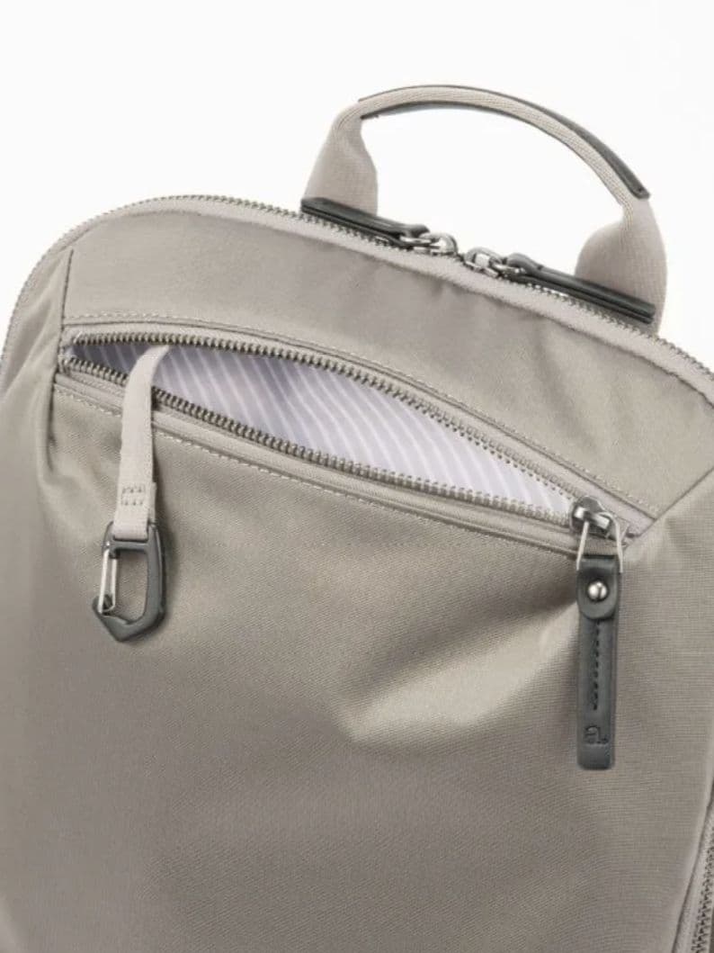 ACE　ルフィラ　A4 　リュック　グレージュ