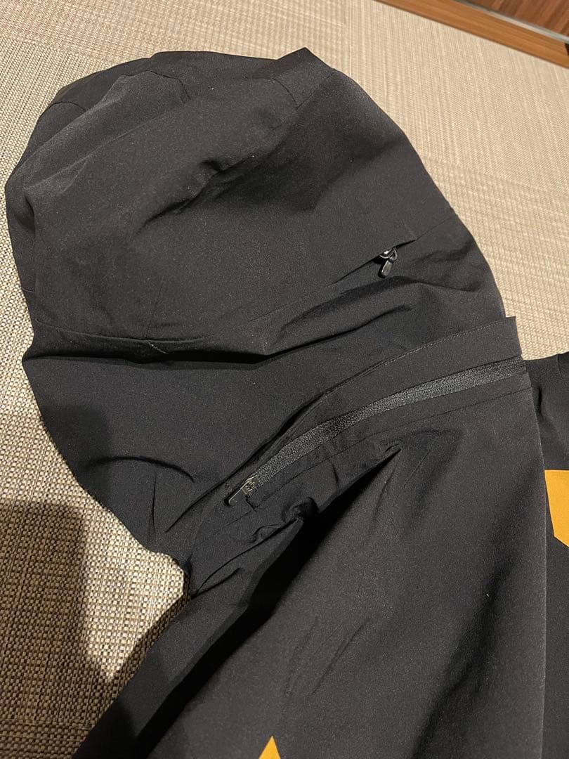 【新品】マムート ストーニー ハードシェル サーモ ジャケット 中綿入りタイプ