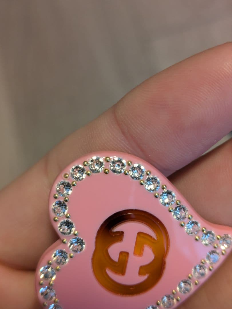 GUCCI ハート型ヘアクリップ ピンク