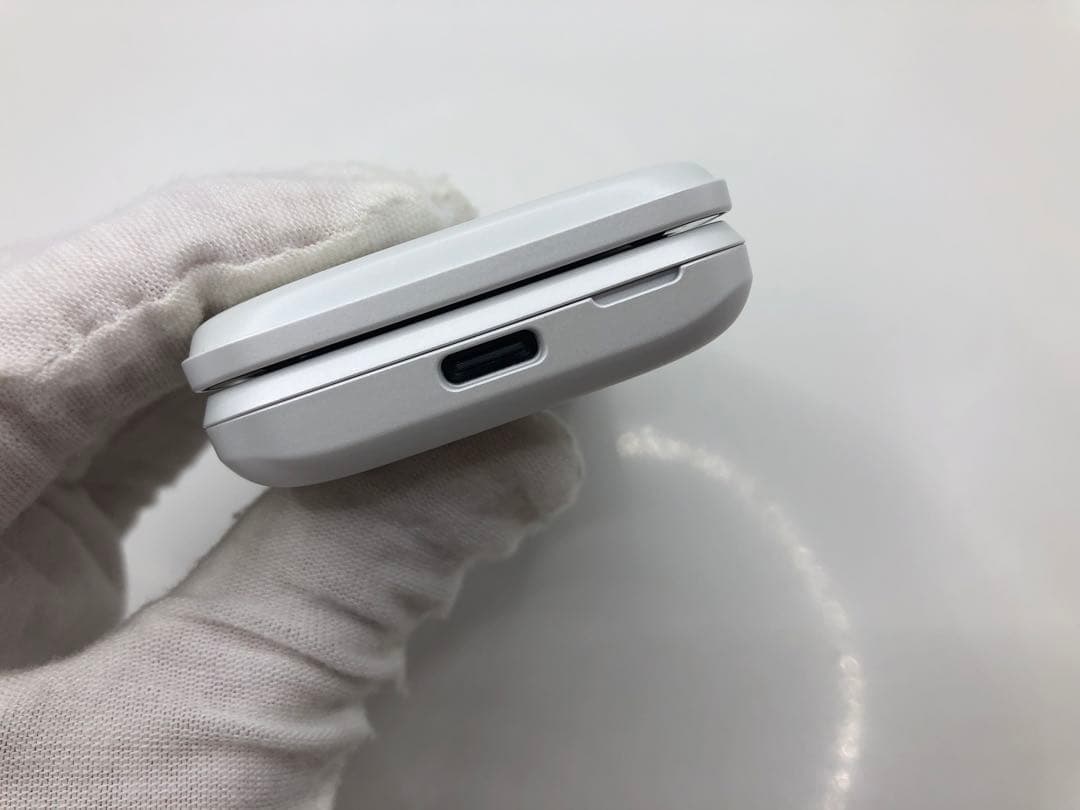 SIMロック解除済 】au GRATINA KYF42 ホワイト - メルカリ