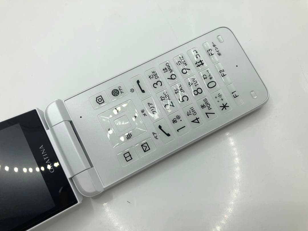 SIMロック解除済 】au GRATINA KYF42 ホワイト - メルカリ