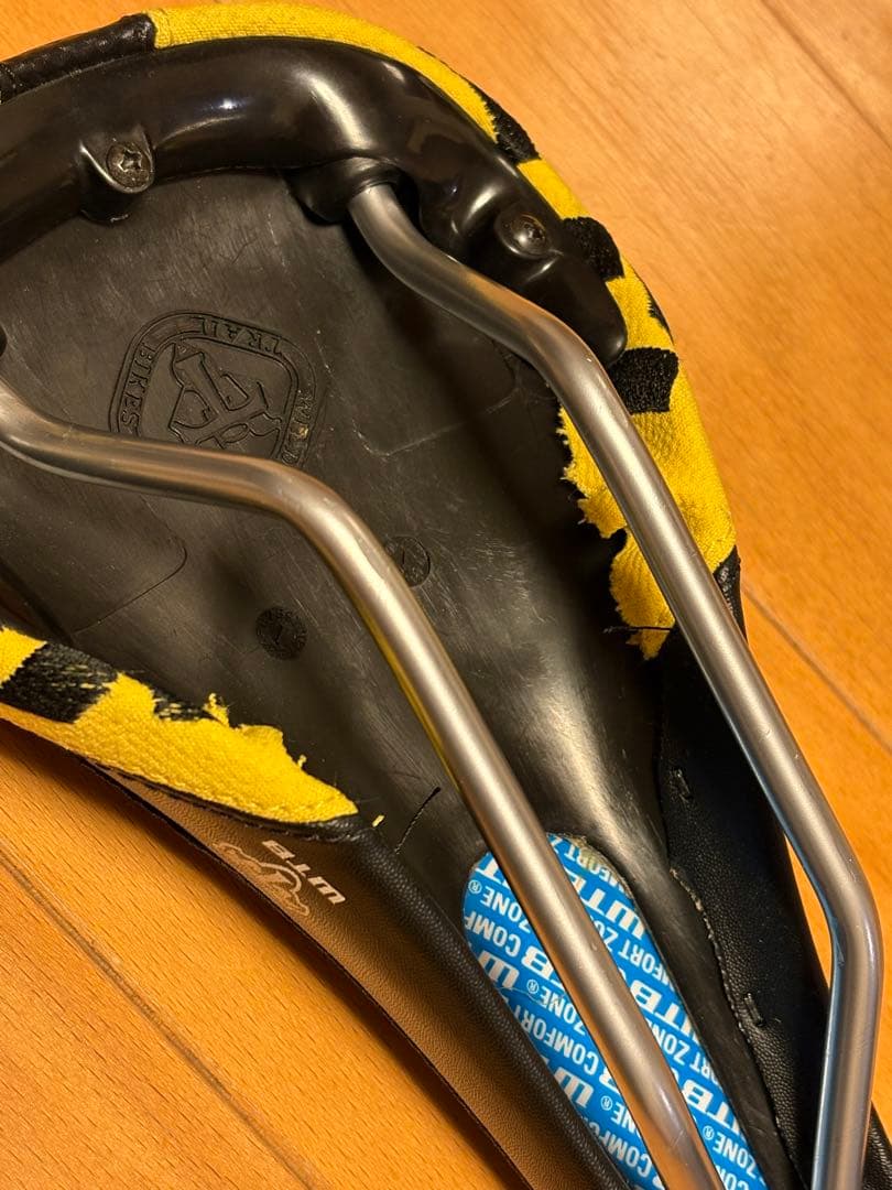 WTB Yeti Cycles純正サドル 黒/黄色