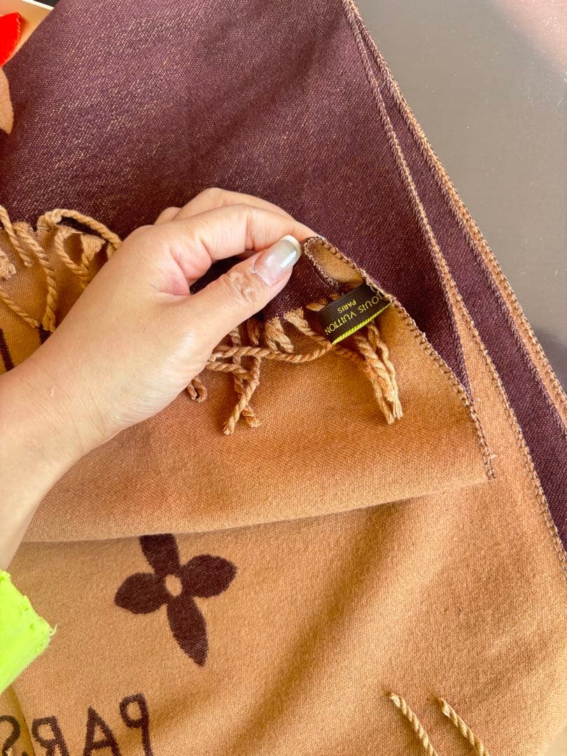 LOUIS VUITTON ブラウンマフラーノベルティー