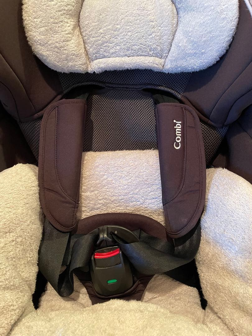 コンビ クルムーヴスマート isofix チャイルドシート 回転式
