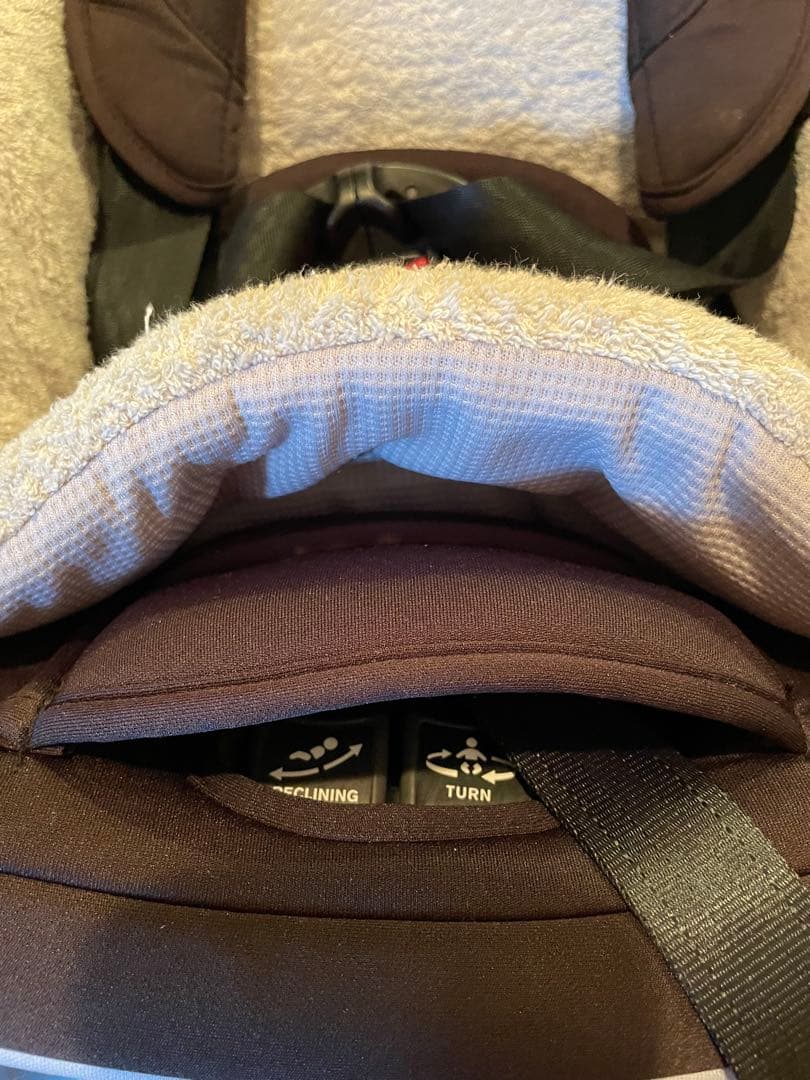 コンビ クルムーヴスマート isofix チャイルドシート 回転式