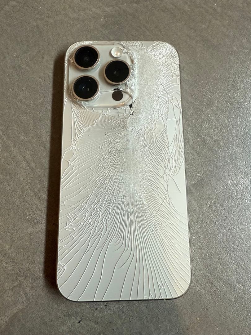 ジャンク品】iPhone 15 Pro 256GB ナチュラルチタニウム