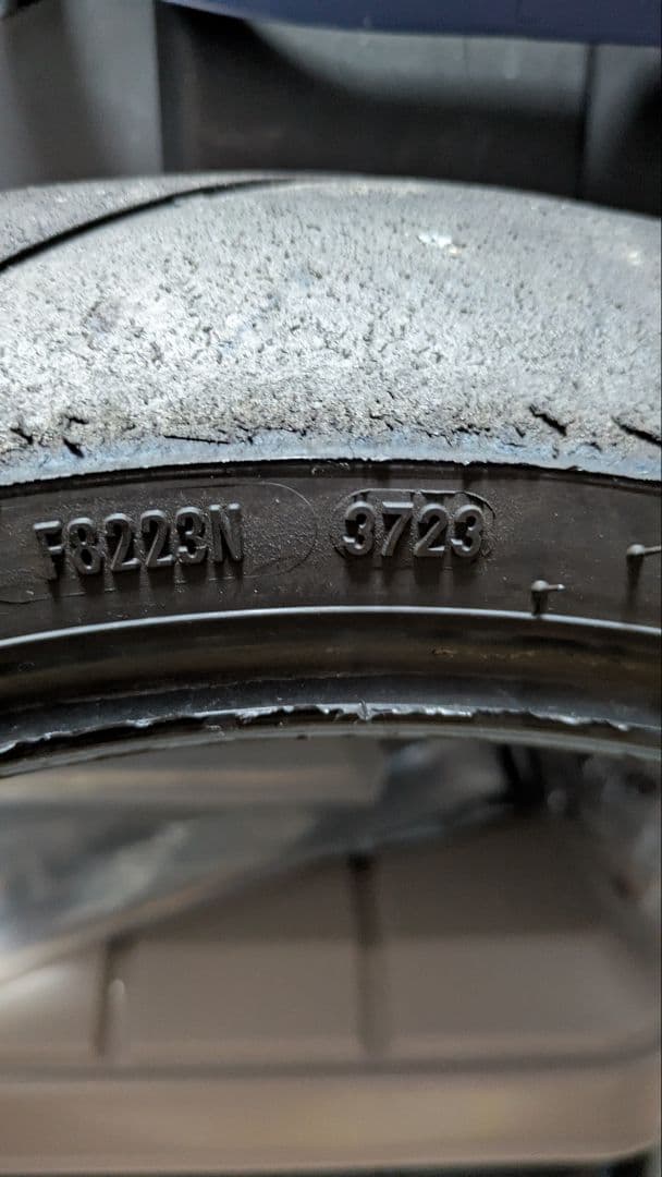 ピレリ スーパーコルサSC V4 120/70R17 2本