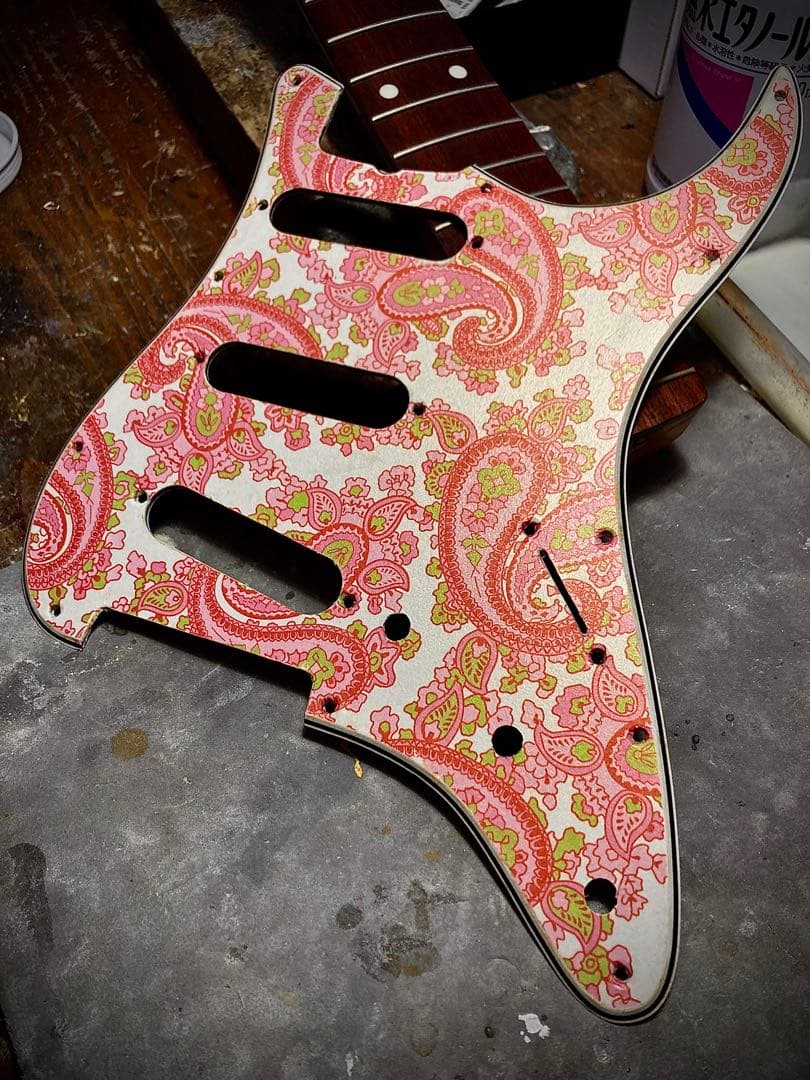 Fender Japan”JV”ペイズリーエイジドカスタム - メルカリ