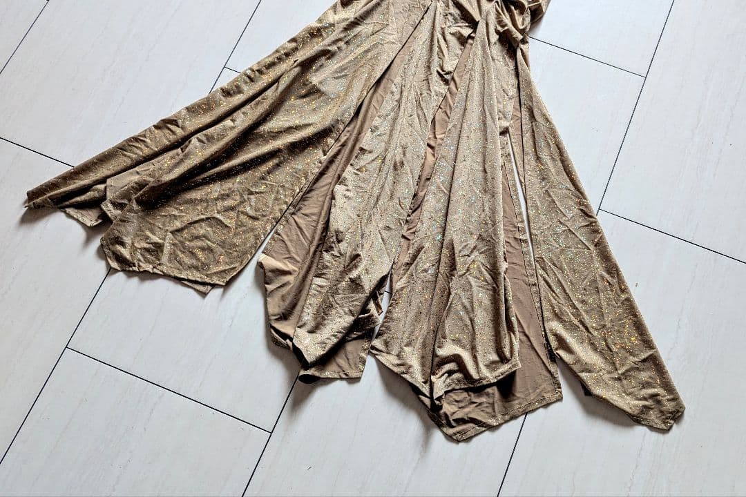 ベリーダンス 衣装 エジプト製 Eman Zaki ベージュ ゴールド