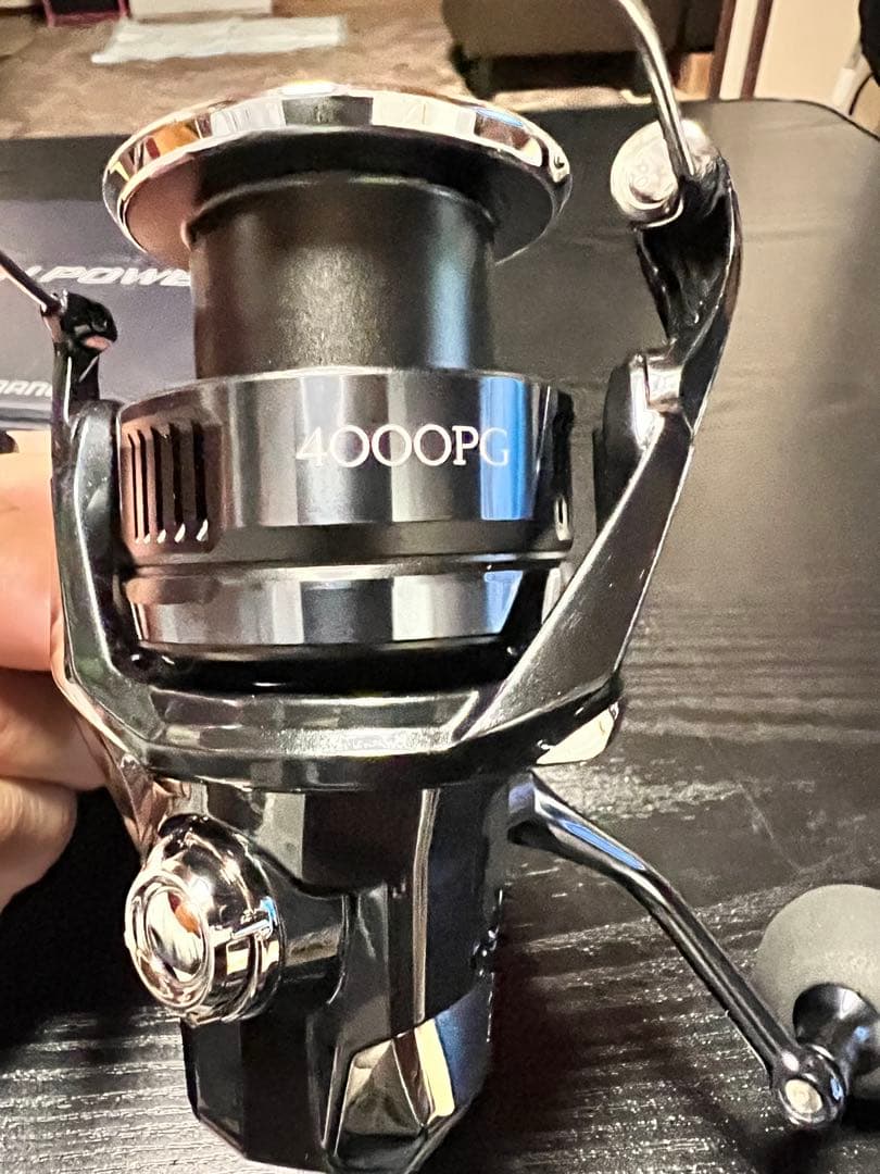 シマノ　25 ツインパワーXD 4000PG ほぼ新品　1時間使用