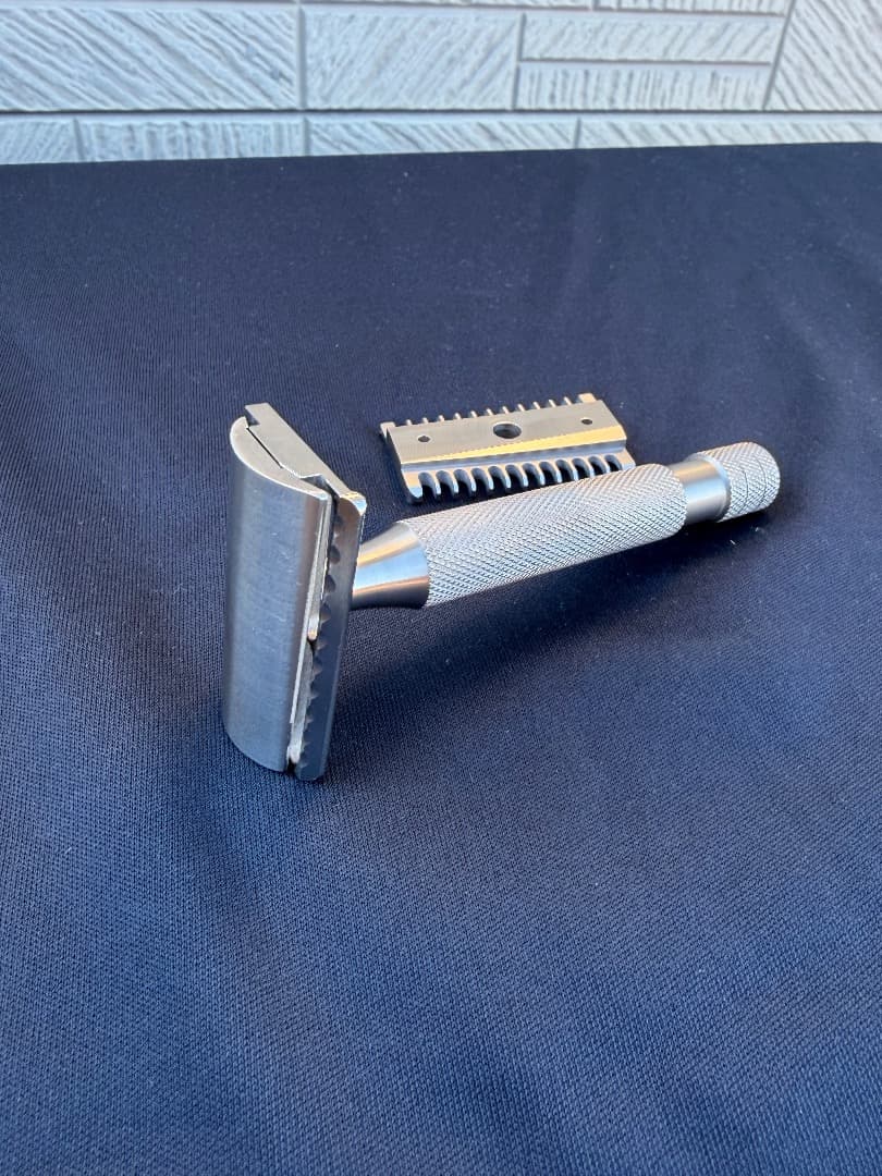 Above the Tie S1両刃カミソリ　SB・OC